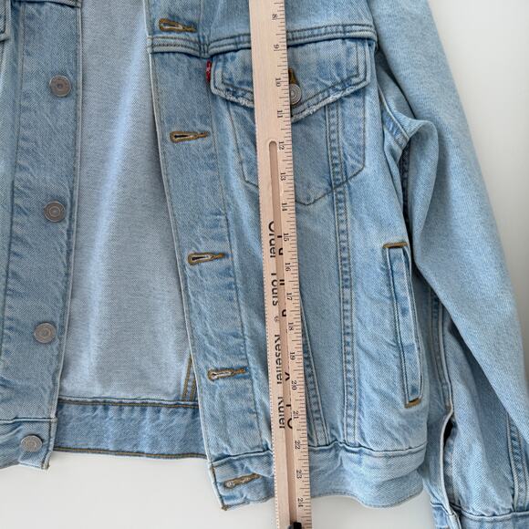 Levi's denim trucker jacket light wash - Picture 12 of 13
